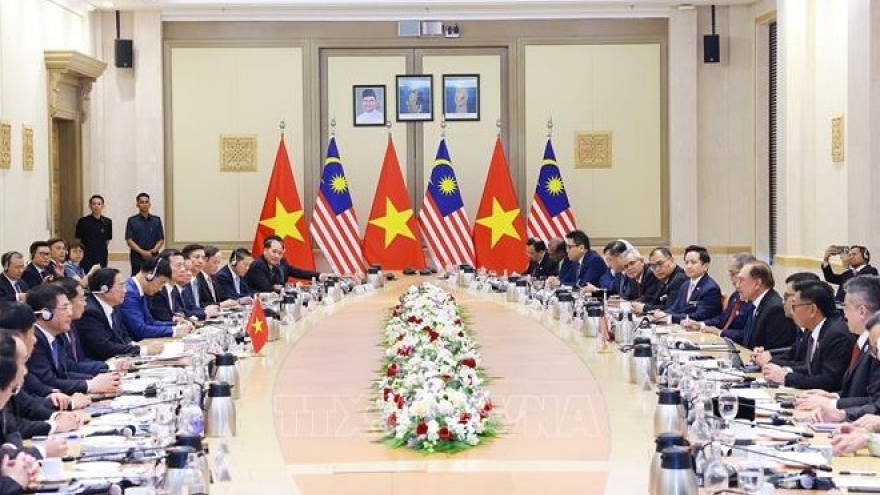 Government leaders agree on US$20 billion trade target for Vietnam-Malaysia partnership